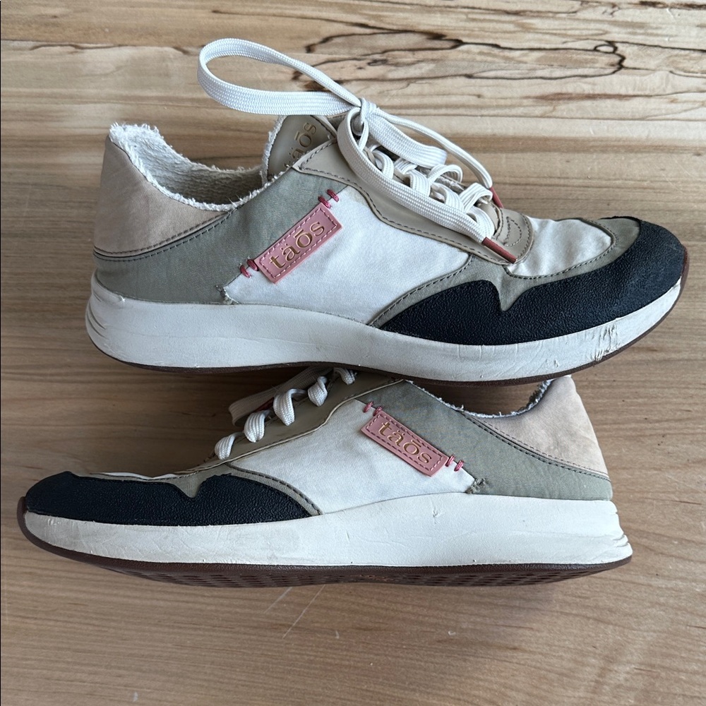 Taos Footwear Women's Direction Sneakers - Olive, Stone Black, and Pink